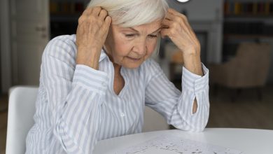 Détection précoce de l'Alzheimer : comprendre les 10 signes révélateurs chez les individus de moins de 65 ans