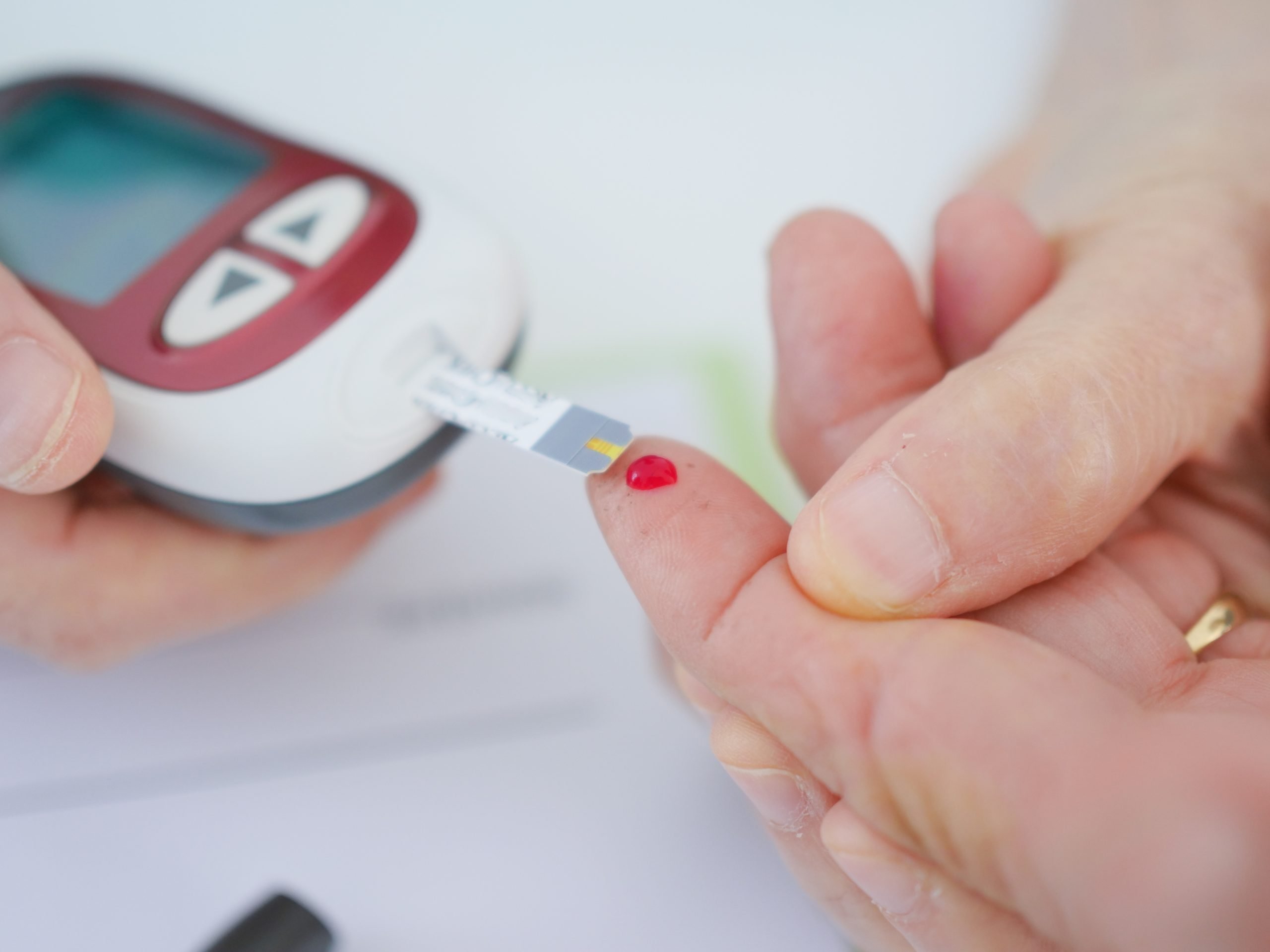 Mesurer le Cholestérol : Découvrez les Clés pour Comprendre Votre Santé Cardiovasculaire en Profondeur