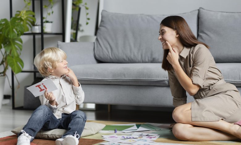 Plongez dans l'univers secret de la communication non verbale avec votre bébé curieux !