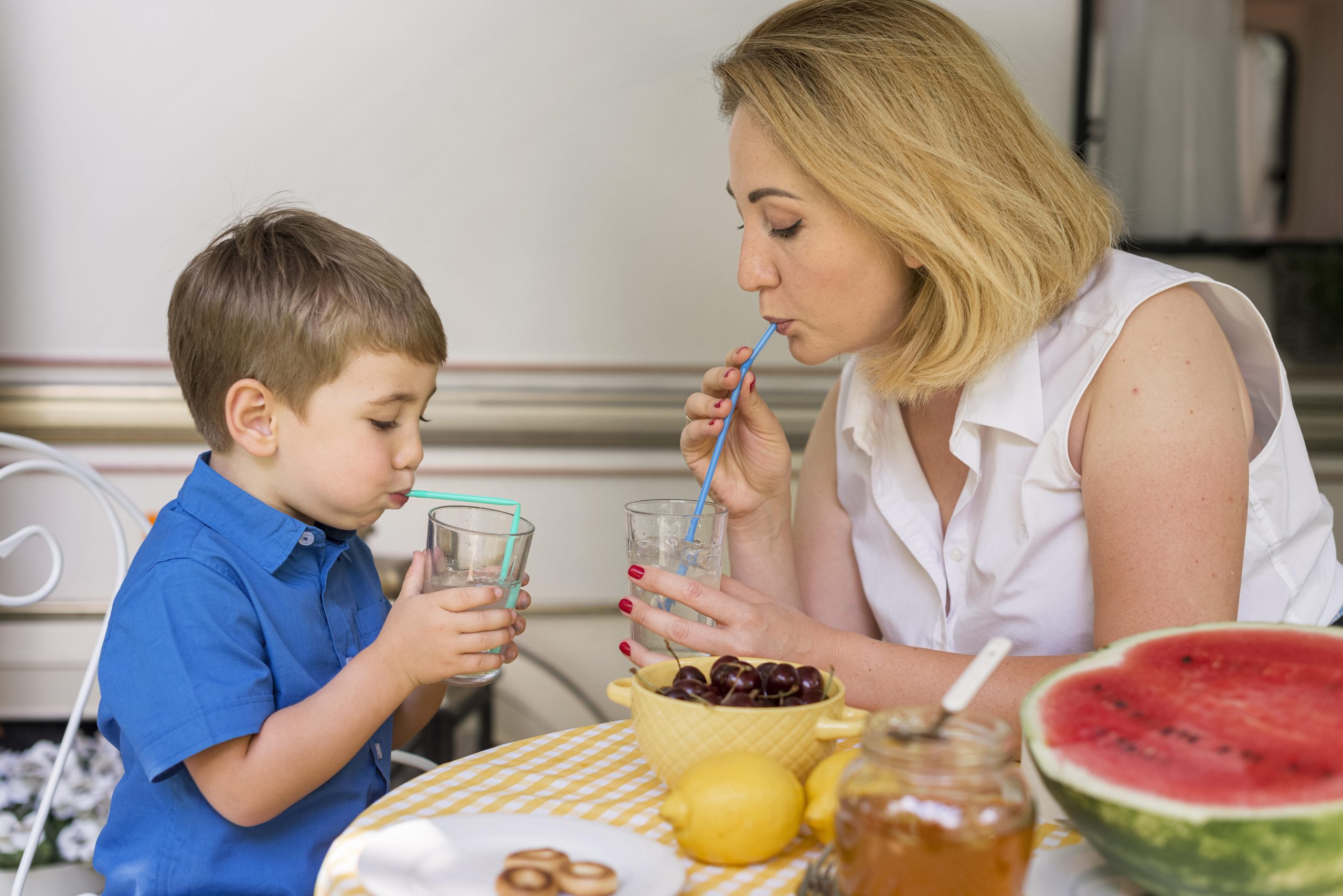 Transformez les repas en aventures ludiques : Astuces pour apaiser les caprices alimentaires des tout-petits.