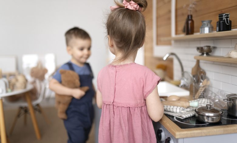 Conseils pratiques pour établir une routine solide qui favorise la croissance et le bonheur de votre enfant.