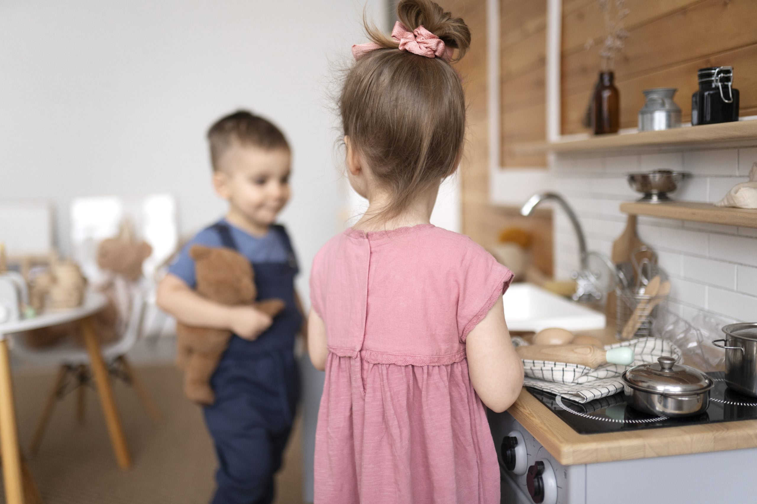 Conseils pratiques pour établir une routine solide qui favorise la croissance et le bonheur de votre enfant.