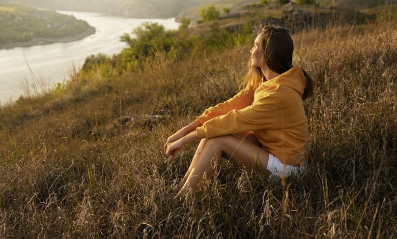 Explorer la beauté de la solitude pour se reconnecter à soi-même et s'épanouir pleinement."