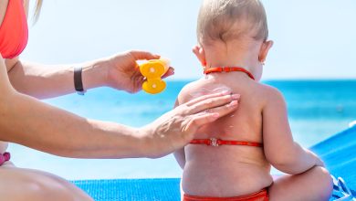 Conseils pour hydrater bébé en été : Restez cool et prévenant !