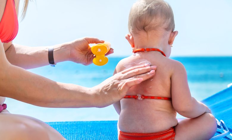 Conseils pour hydrater bébé en été : Restez cool et prévenant !