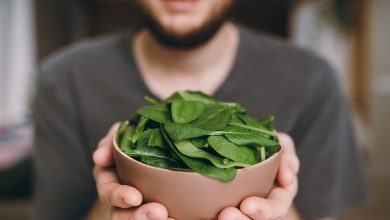 Épinards et Hypertension : La Puissance Végétale qui Apaise les Marées de Pression