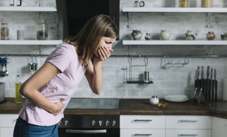 Décoder le Vomissement de Bile : Quand le Corps Parle et la Beauté Écoute