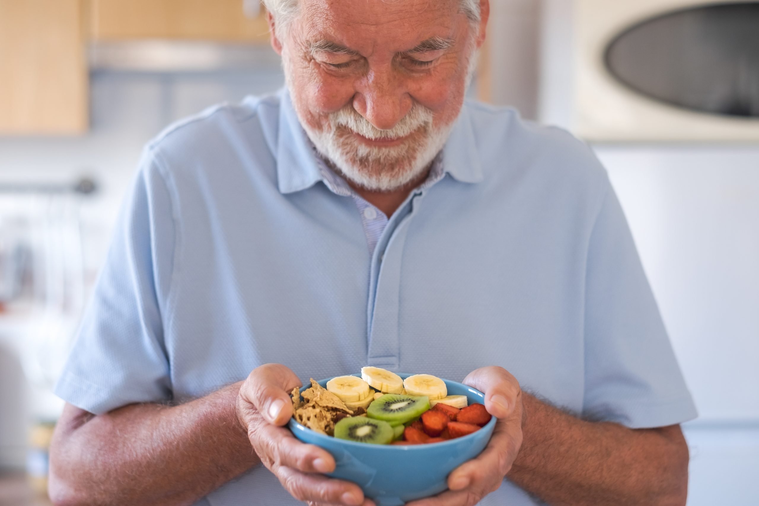 Des Aliments Simples pour Combattre un Problème Silencieux : Vaincre la Constipation dans la Maladie d'Alzheimer.