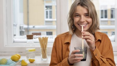 Découvrez les Effets des Pailles en Plastique, Végétales, Inox et Verre sur la Santé et l'Environnement.