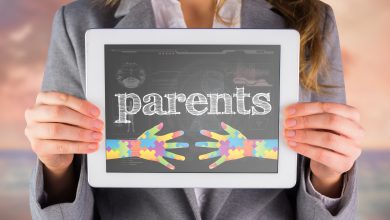 Naviguer l'écran et l'amour : Conseils pratiques pour parents à l'ère numérique.