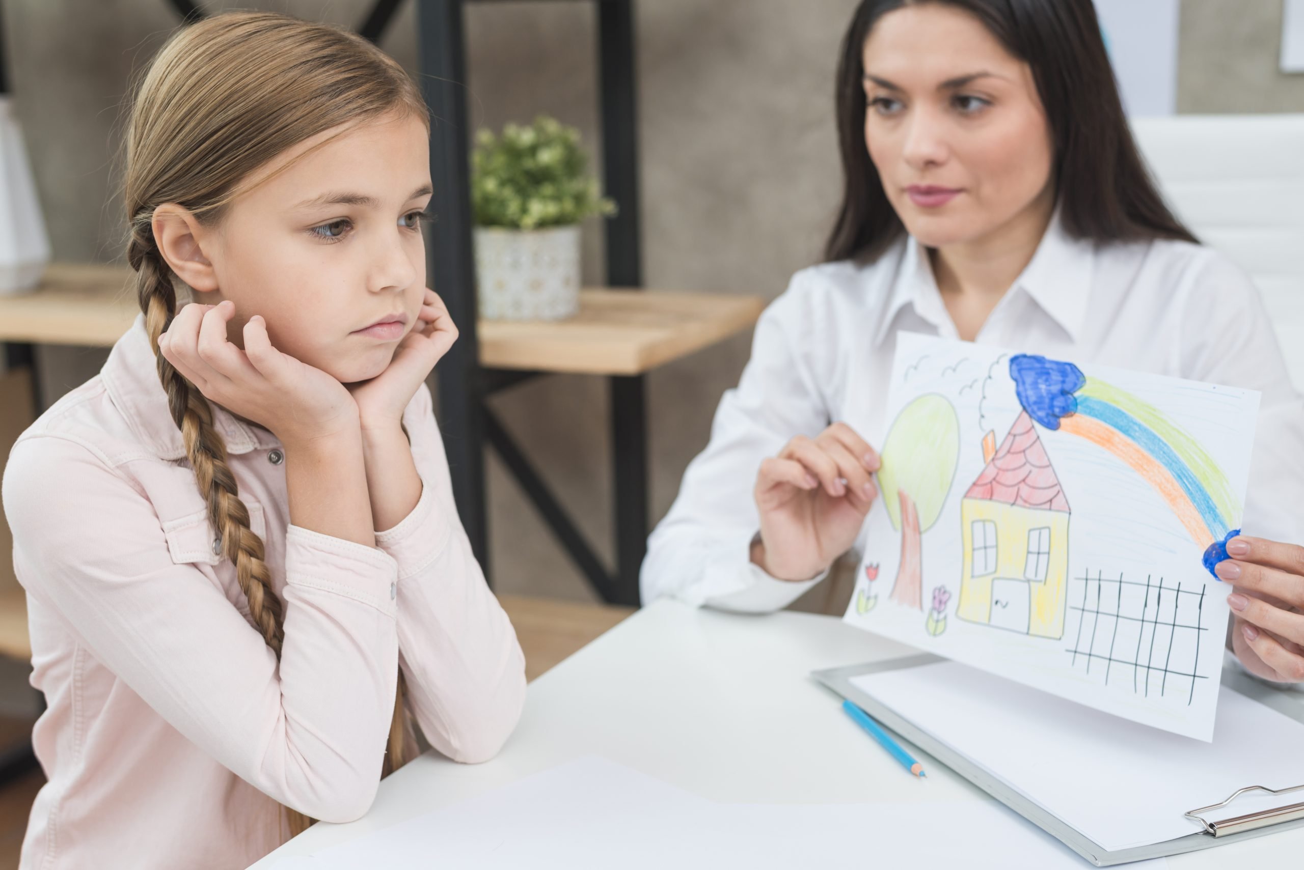 Accompagner les enfants dans l'adversité : Les pédopsychiatres face aux défis de la crise.