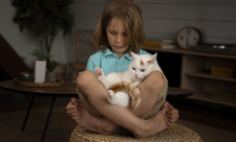 Tisser des liens d'amitié durables : Comment les animaux offrent un soutien essentiel aux enfants en deuil.