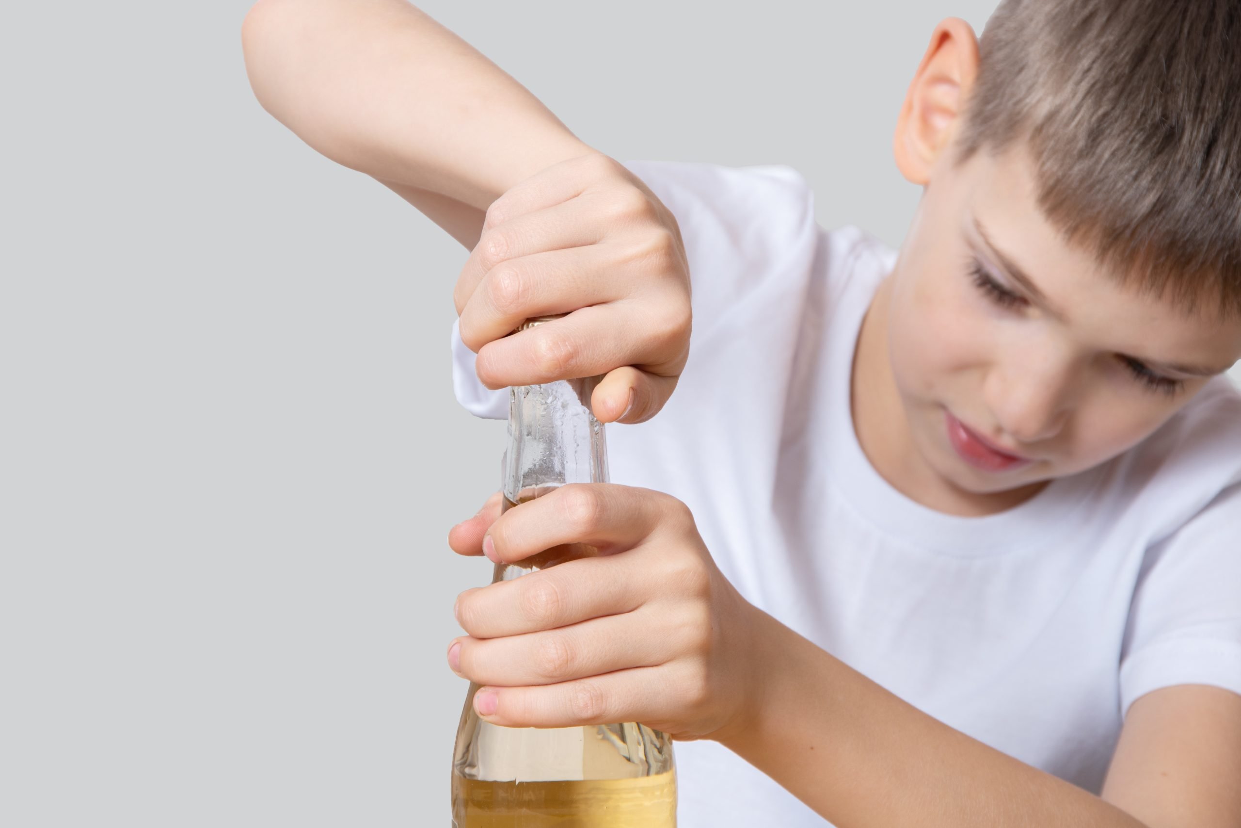 Soutenir les Enfants de Parents Alcooliques : Un Chemin vers l'Espoir et la Résilience