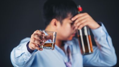 Comprendre l'alcoolorexie les dangers de la privation de nourriture associée à l'alcool