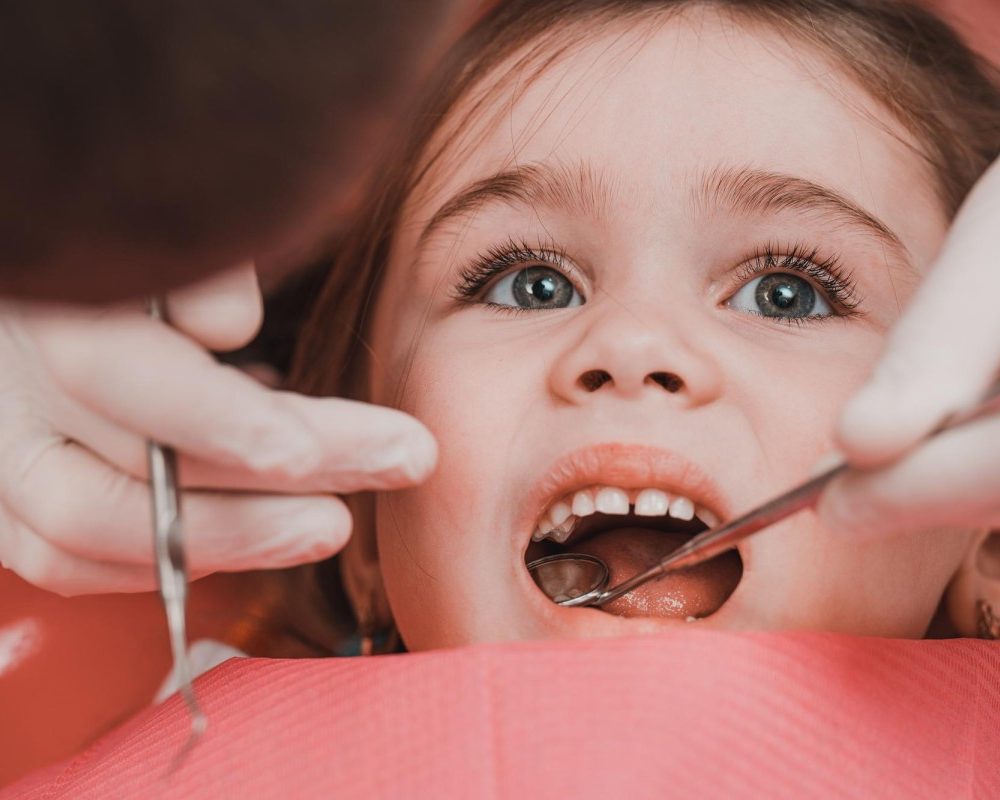 Découvrez à quel Âge poussent les dents de sagesse et leurs signes avant-coureurs