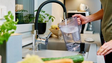 Solutions écologiques et astuces simples pour réduire la consommation d'eau à la maison.