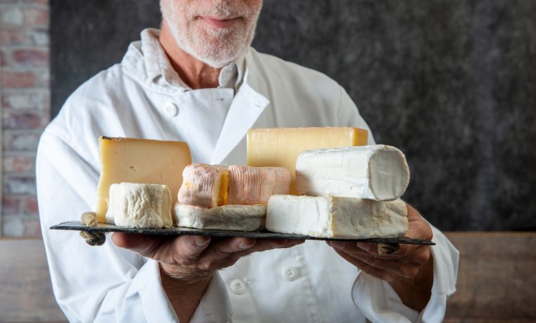 Découvrez les meilleurs fromages pour les palais matures selon l'avis éclairé d'un gériatre renommé.