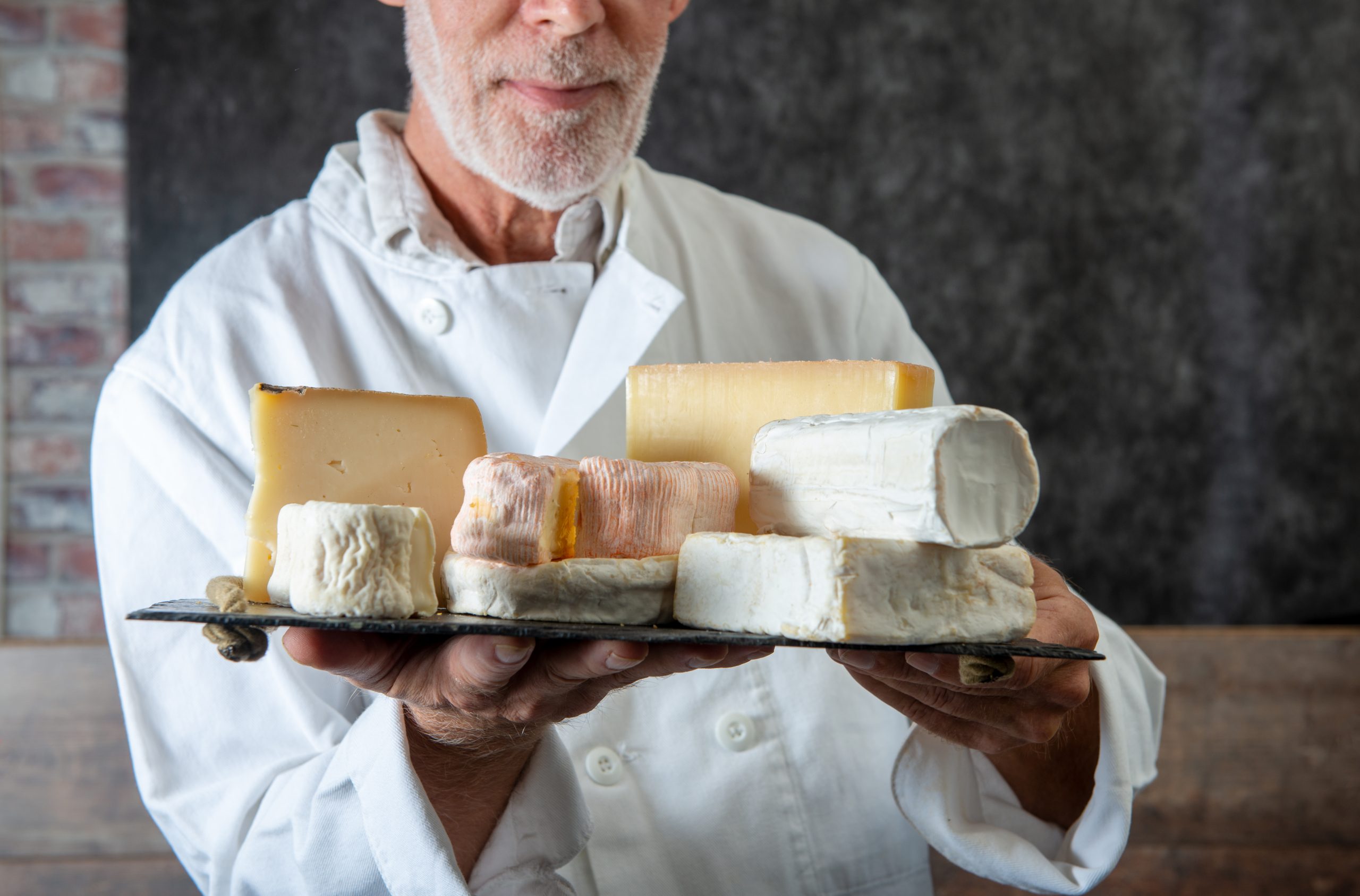 Découvrez les meilleurs fromages pour les palais matures selon l'avis éclairé d'un gériatre renommé.