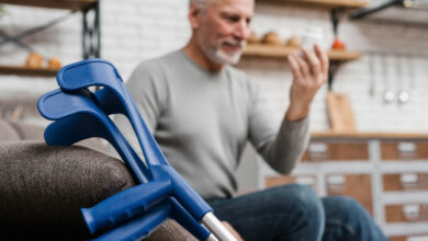 Révolution médicale comment les prothèses sensorielles rétablissent le toucher après un handicap