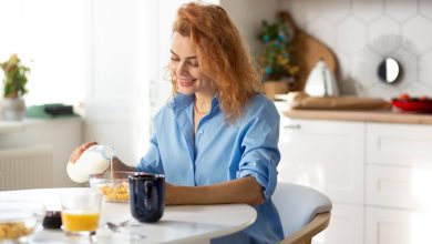 Améliorez votre santé intestinale en disant au revoir aux grasses matinées du week-end. Découvrez pourquoi !