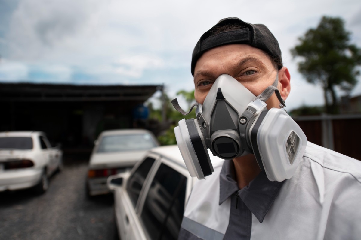 Découvrez comment la pollution de l'air peut menacer la santé de vos yeux selon des chercheurs français.