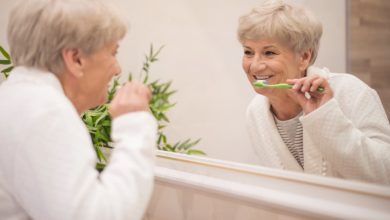 Hygiène dentaire et alzheimer comment le brossage peut protéger votre cerveau