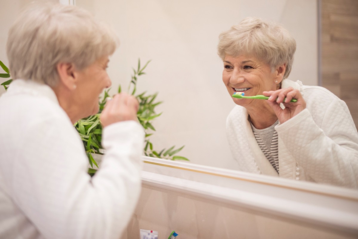 Hygiène dentaire et alzheimer comment le brossage peut protéger votre cerveau