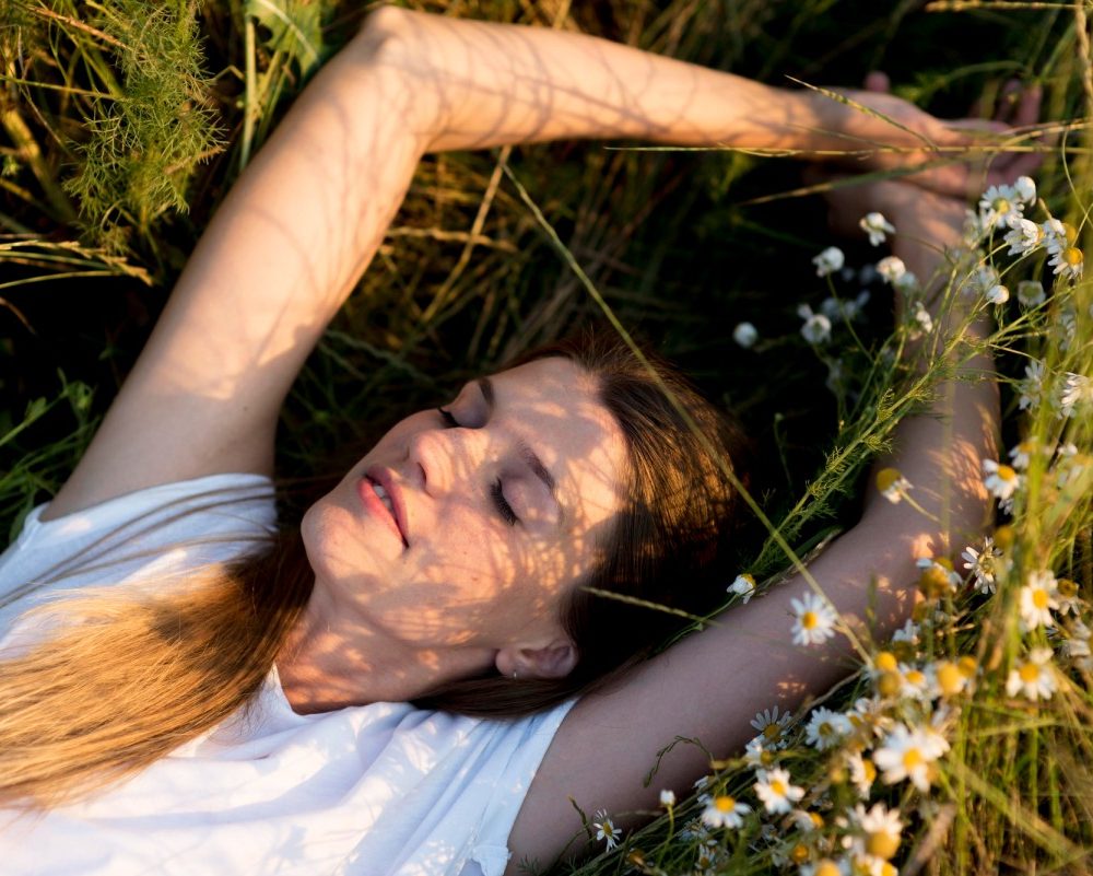 La durée idéale de la sieste pour maintenir une santé optimale et éviter les pièges du sommeil excessif.