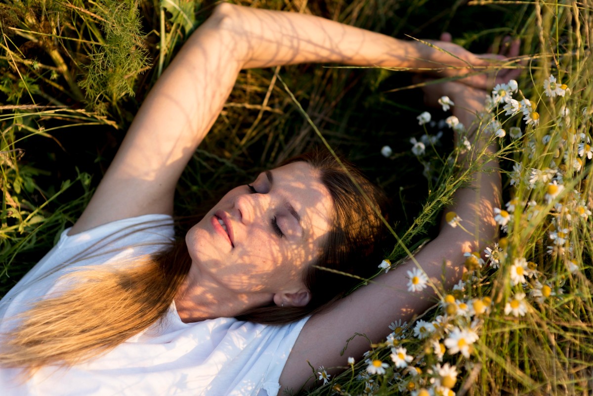 La durée idéale de la sieste pour maintenir une santé optimale et éviter les pièges du sommeil excessif.