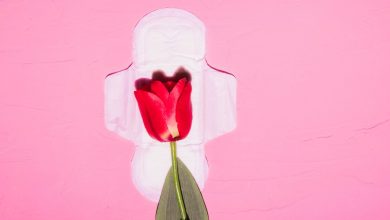 Analyse des tests à la solution saline pour évaluer l'efficacité des protections menstruelles et le sexisme sous-jacent