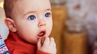 Comprendre pourquoi les yeux d'un bébé changent de couleur après un traitement antiviral"