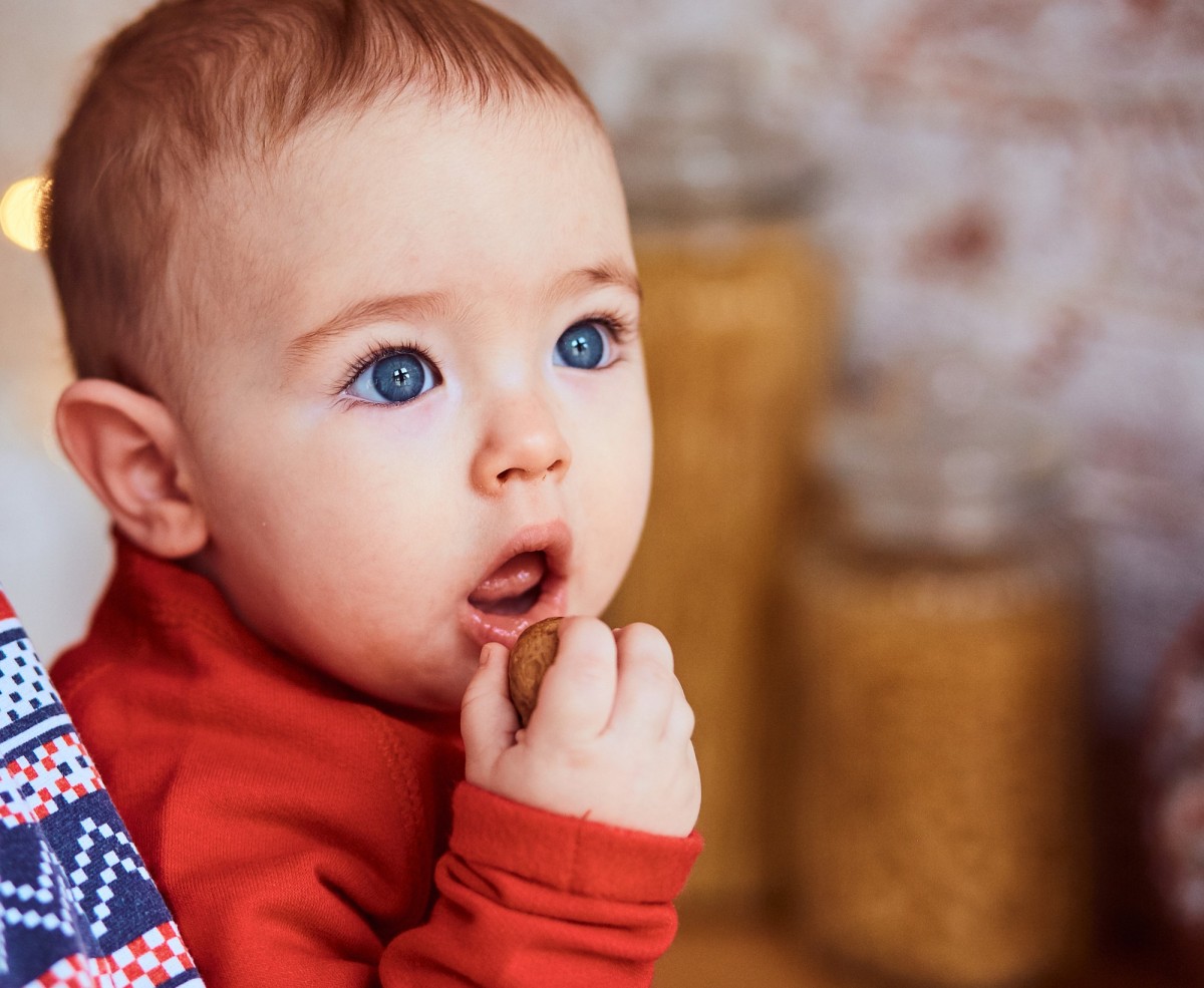 Comprendre pourquoi les yeux d'un bébé changent de couleur après un traitement antiviral"