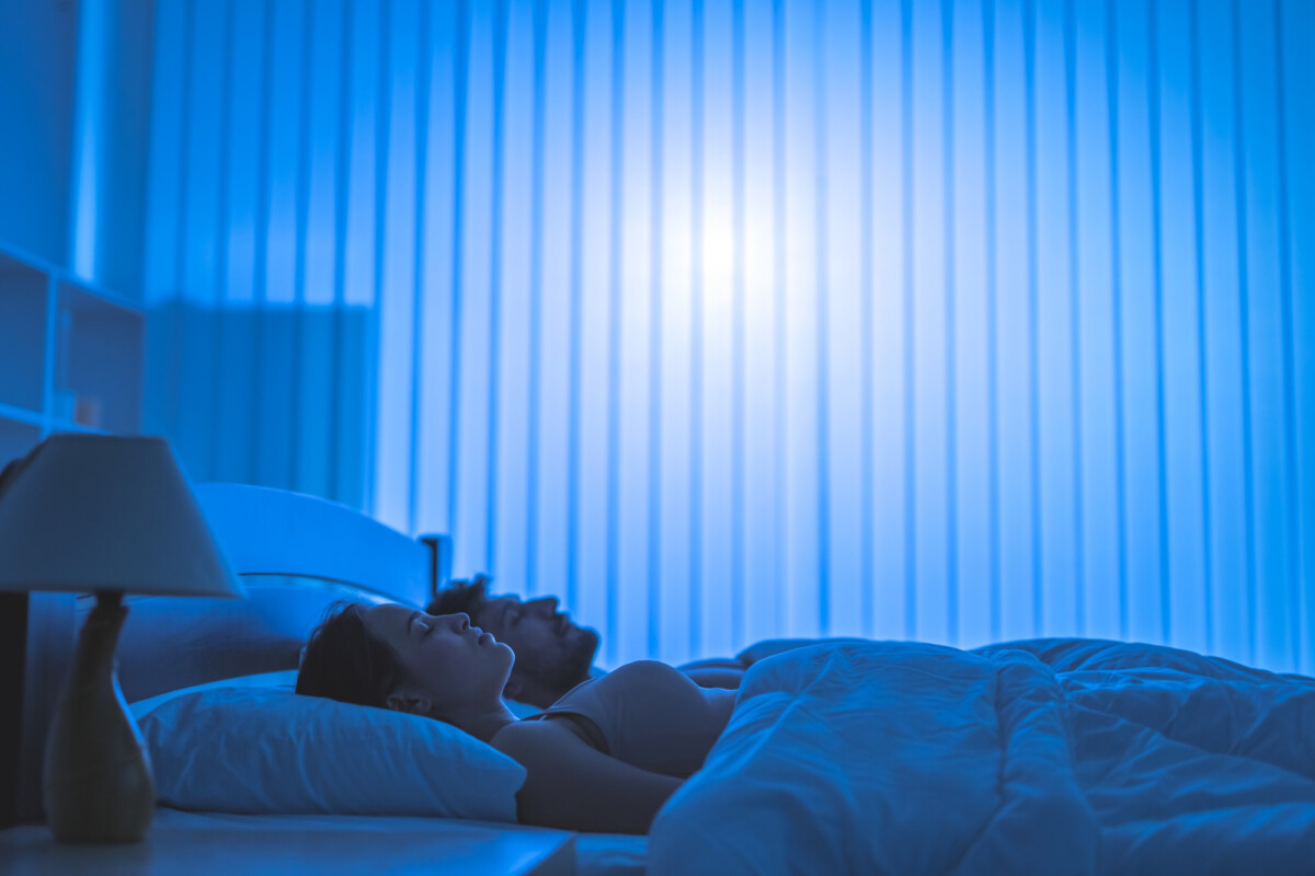 Soyez zen au coucher : Découvrez comment éliminer l'Impact négatif de la lumière bleue sur votre sommeil