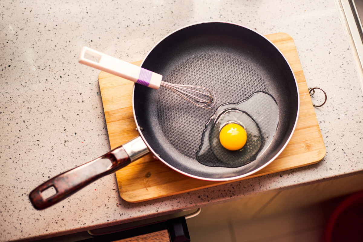 Dangers des casseroles abîmées préservez votre santé alimentaire