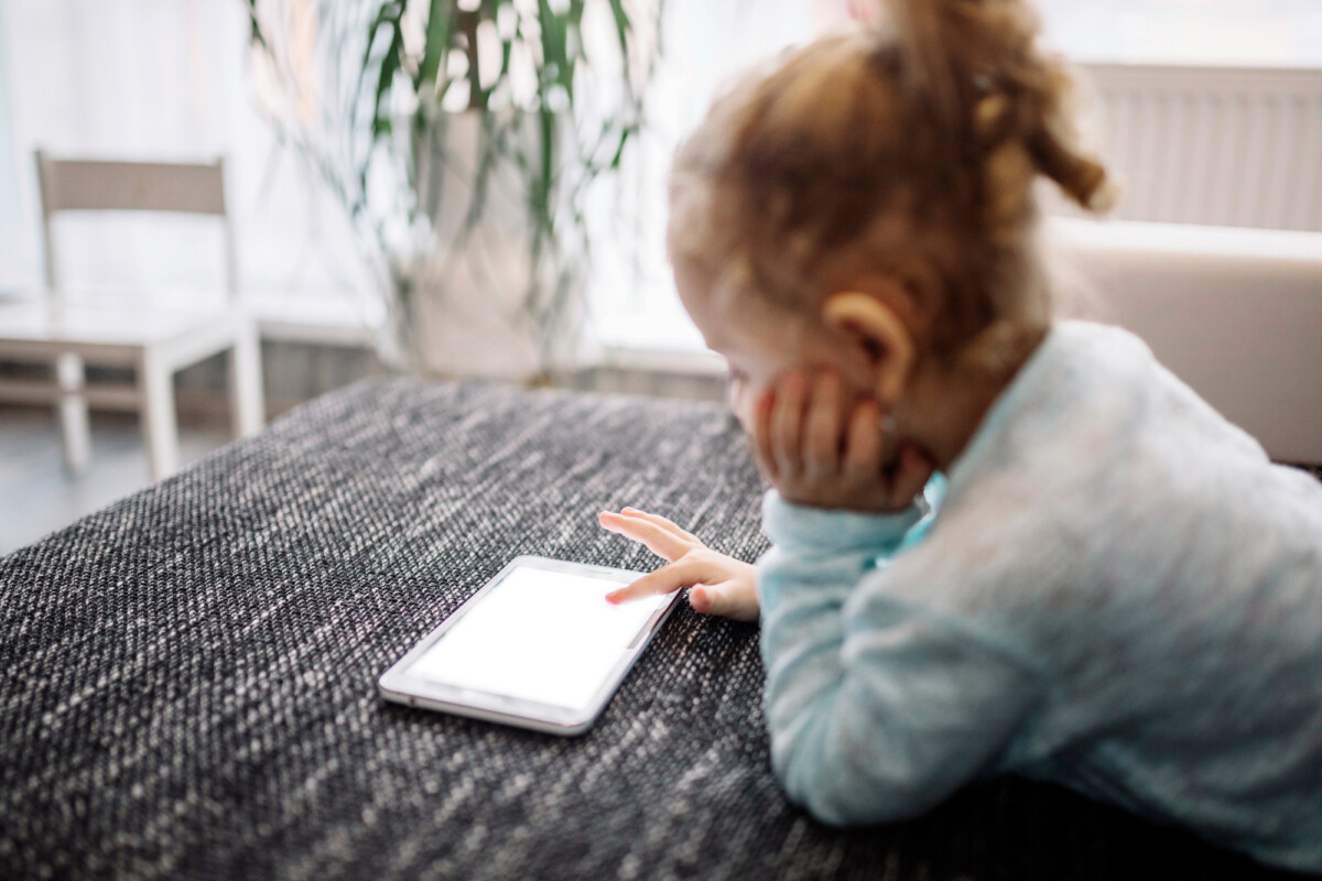 Écrans et enfants de 2 à 5 ans les risques et solutions à connaître