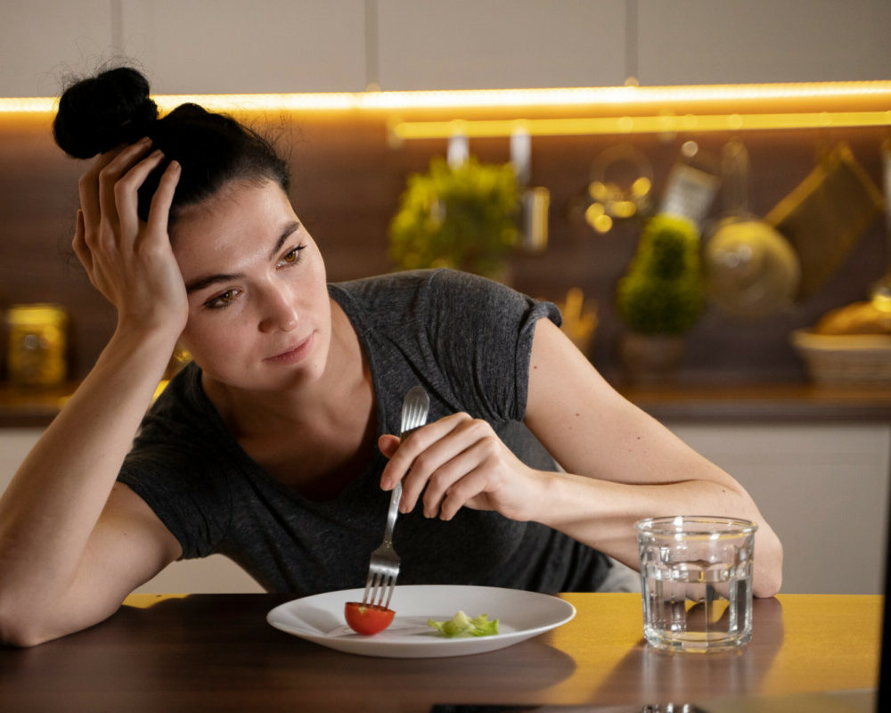 Impacts métaboliques des repas nocturnes sur la combustion calorique.