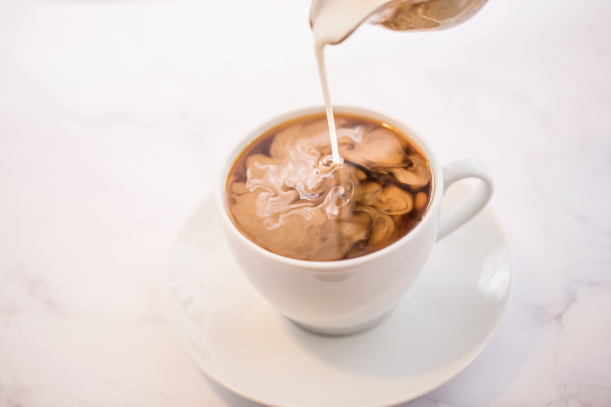 Abandonnez l'ajout de lait dans votre café pour savourer la pureté de ses arômes et saveurs uniques.