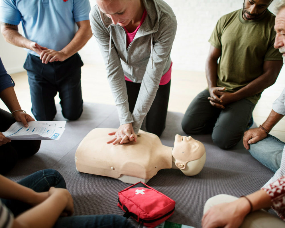 Sauvez des vies maîtrisez les gestes de premiers secours pour réagir en cas d'urgence