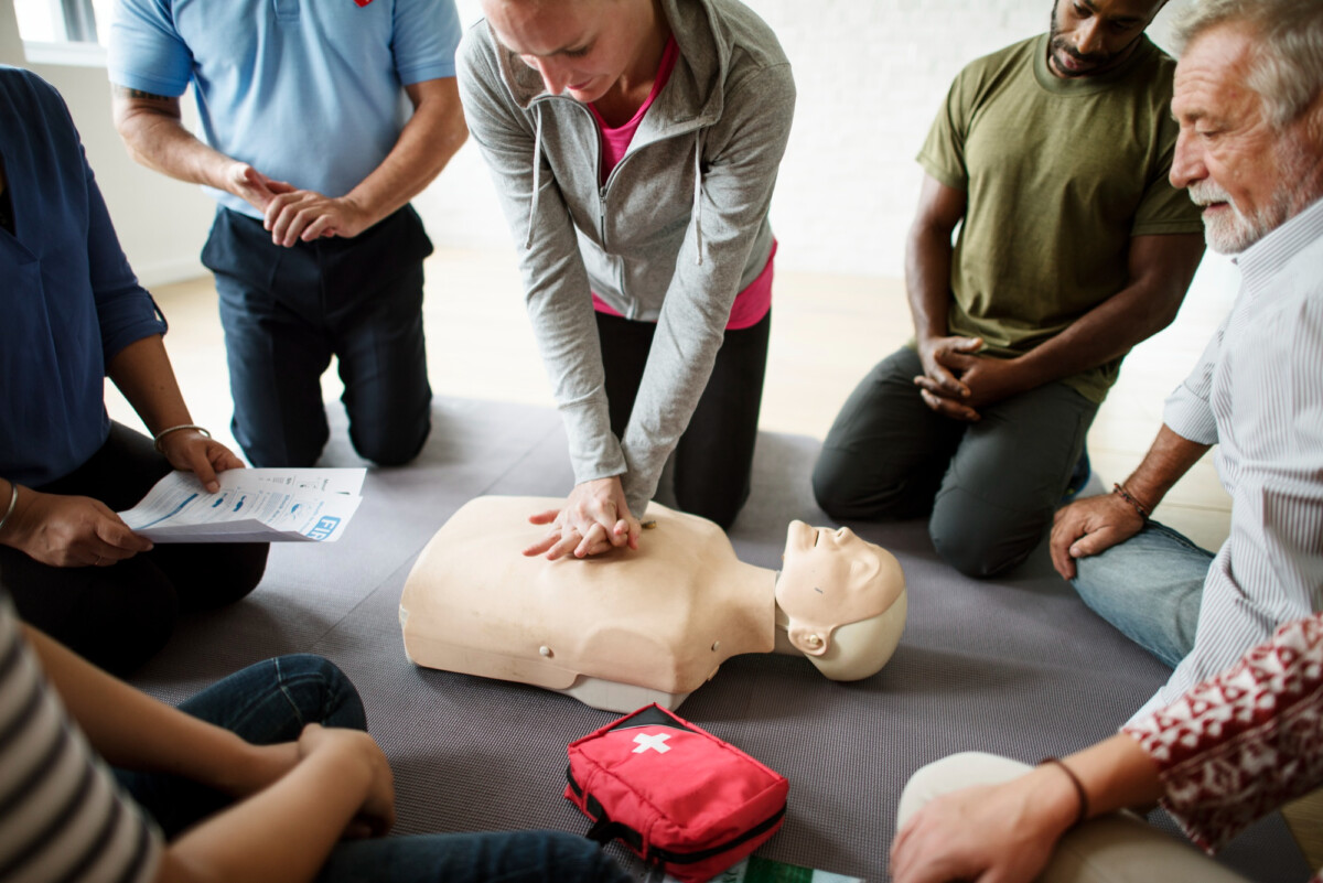 Sauvez des vies maîtrisez les gestes de premiers secours pour réagir en cas d'urgence