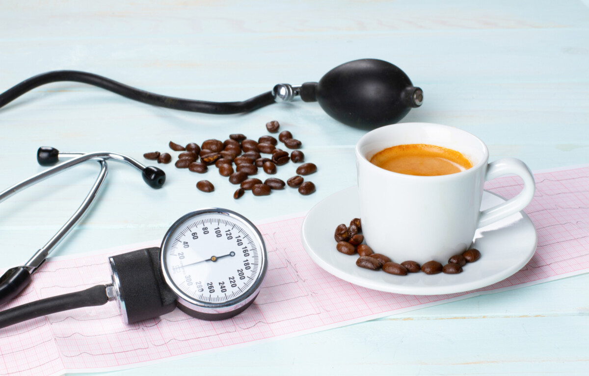 Découvrez les dangers du café en cas d'hypertension une étude révélatrice