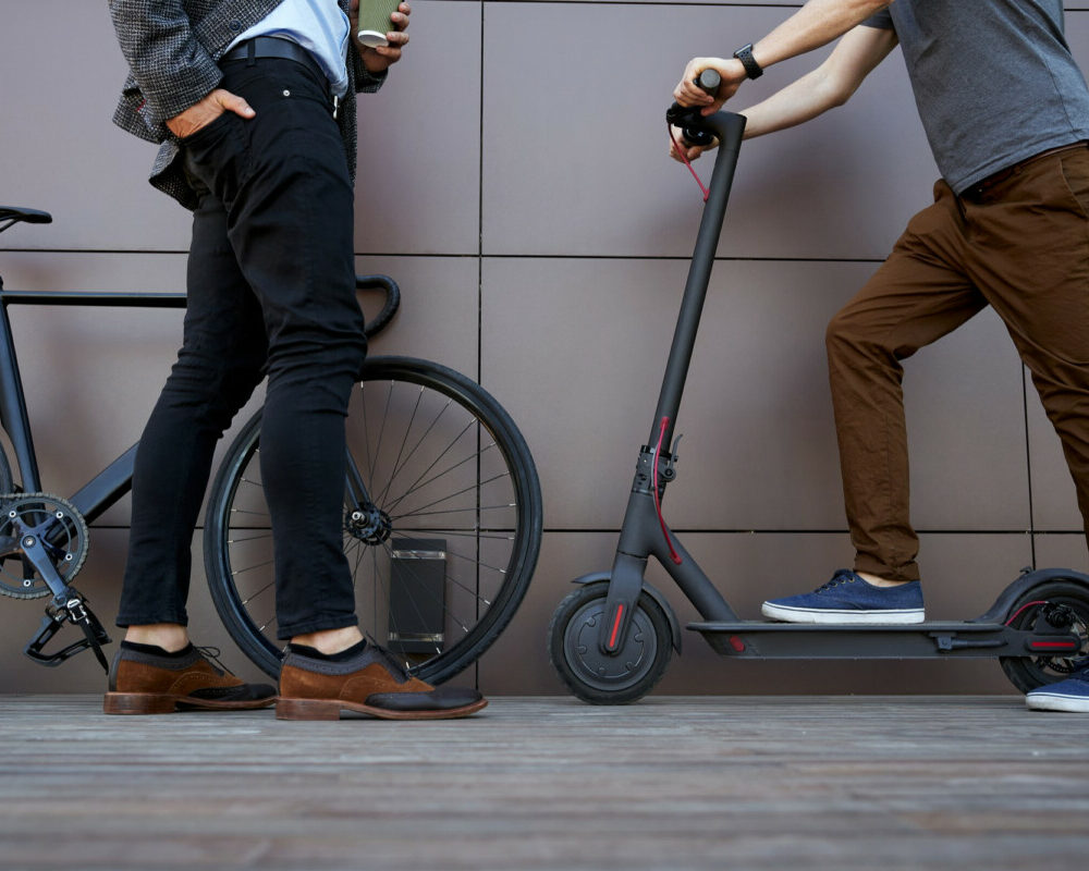 Trottinettes vs vélos quel est le moyen de transport le plus dangereux ?