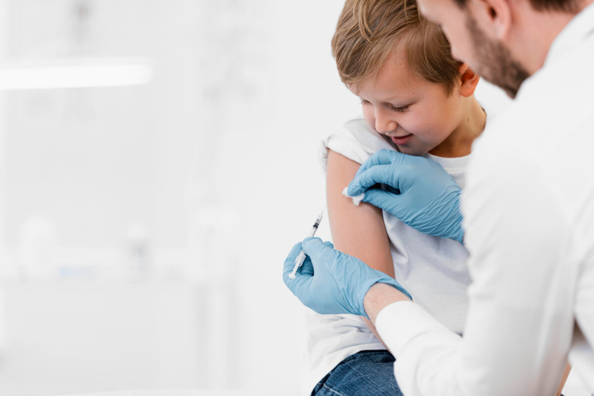 Santé infantile en épidémie de grippe les avantages et les préoccupations de la vaccination.