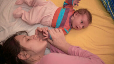 S'endormir avec bébé pour ou contre ? Avantages et inconvénients à considérer.