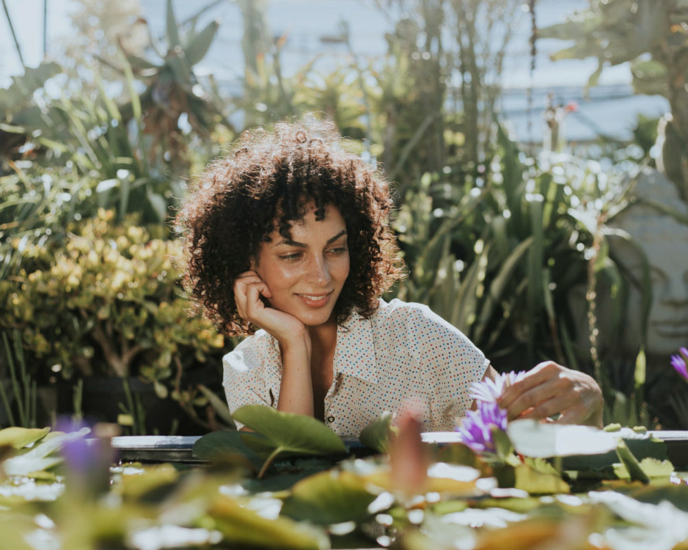 Découvrez comment les plantes réduisent naturellement le stress et l'anxiété dans votre vie quotidienne.