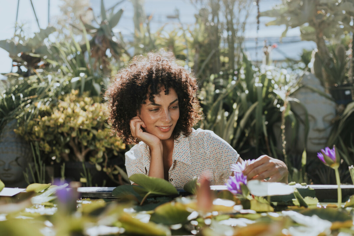 Découvrez comment les plantes réduisent naturellement le stress et l'anxiété dans votre vie quotidienne.