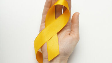 view-yellow-ribbon-with-human-hand