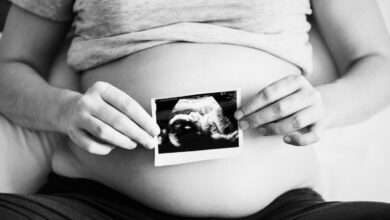 Saviez-vous que des fœtus peuvent se calcifier ? Découvrez le mystère du lithopédion et ses implications médicales.