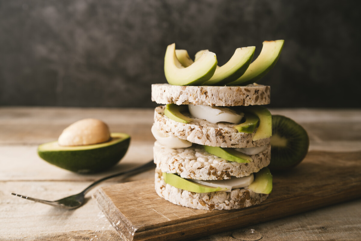 front-view-avocado-breakfast-with-blurred-background