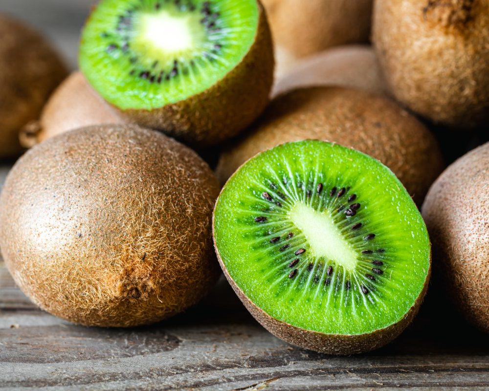 ripe-fruits-kiwi-cut-whole-close-up