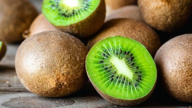 ripe-fruits-kiwi-cut-whole-close-up